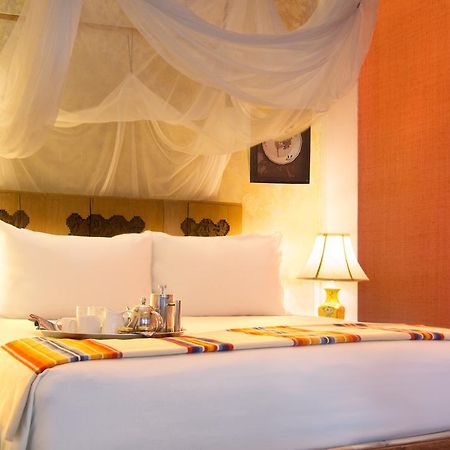 Bric-A-Brac Hotel Battambang Exterior foto