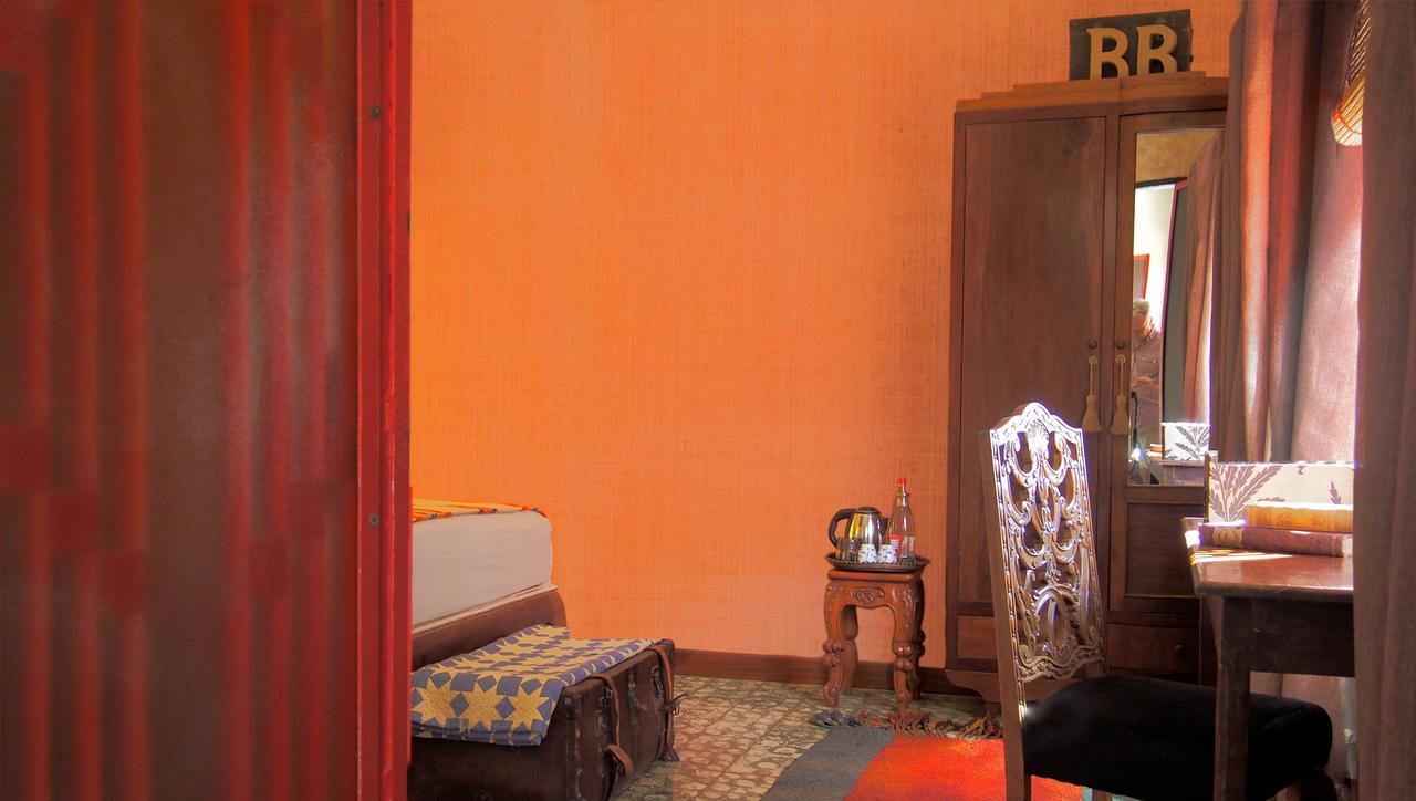 Bric-A-Brac Hotel Battambang Exterior foto