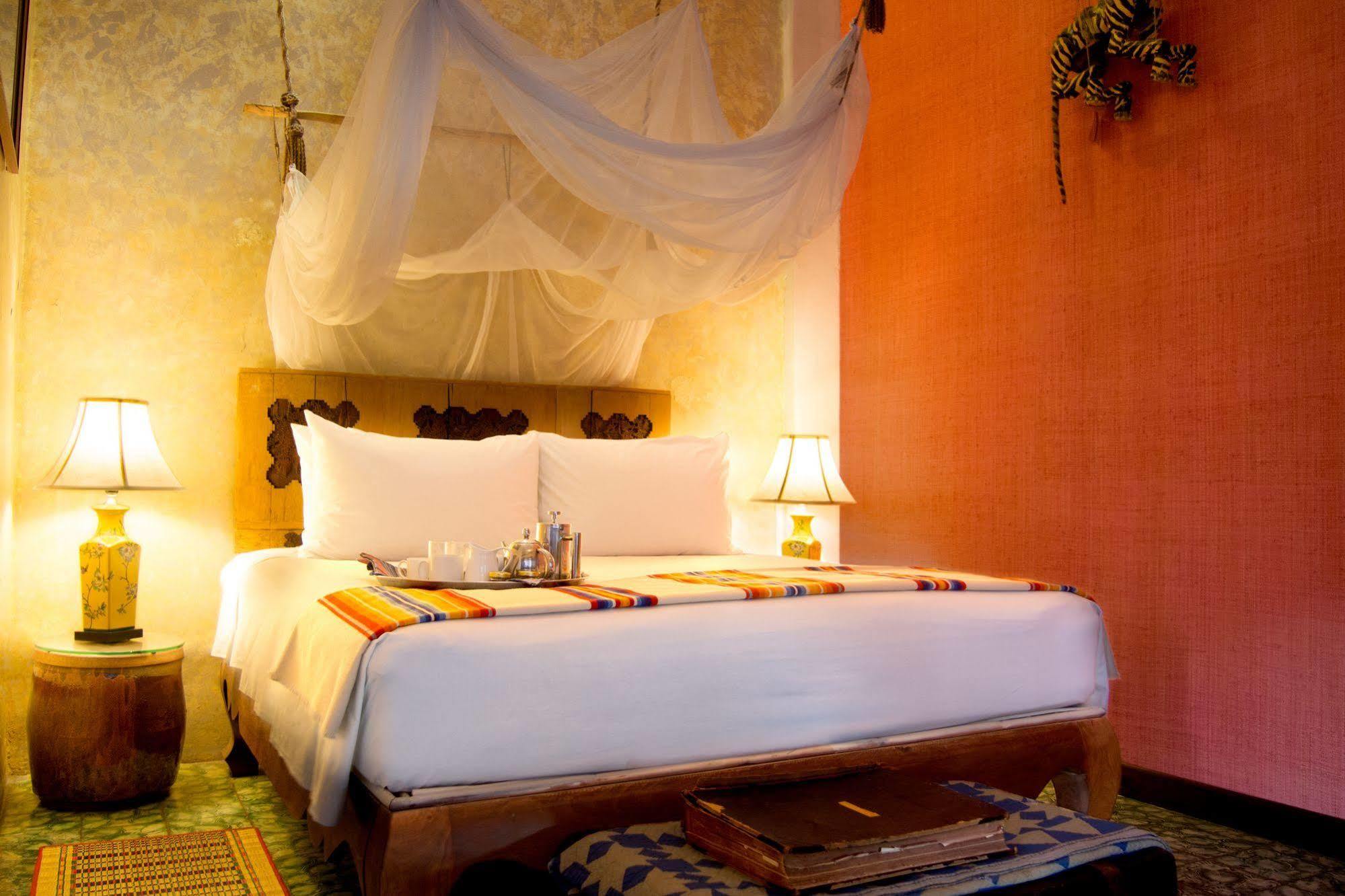 Bric-A-Brac Hotel Battambang Exterior foto