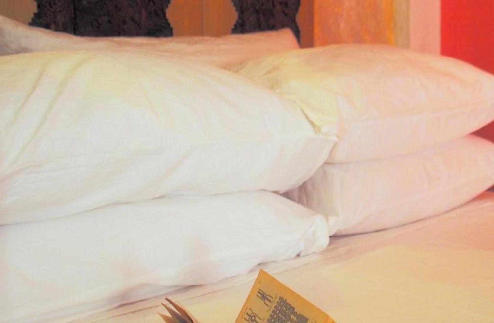 Bric-A-Brac Hotel Battambang Exterior foto