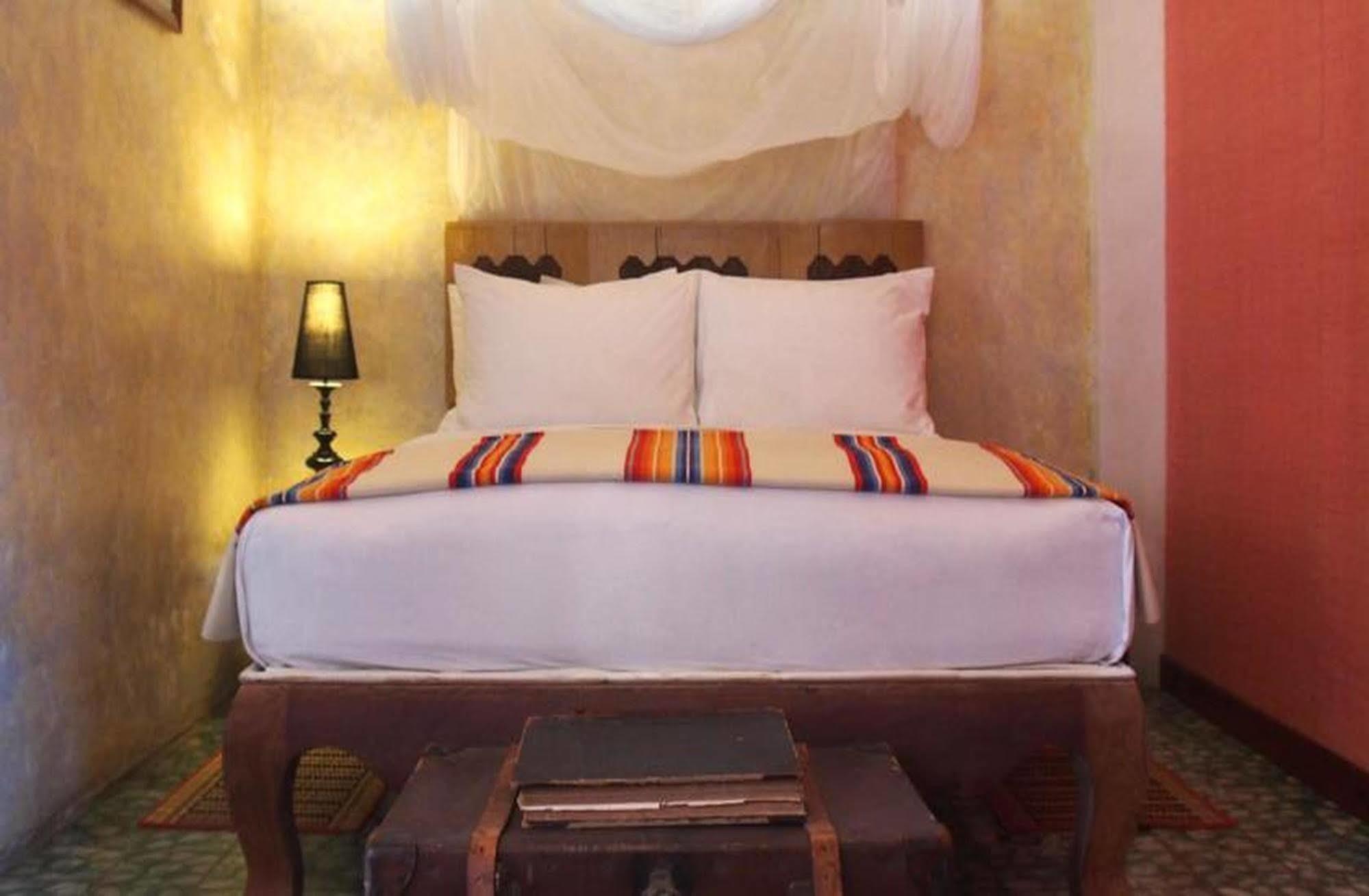 Bric-A-Brac Hotel Battambang Exterior foto