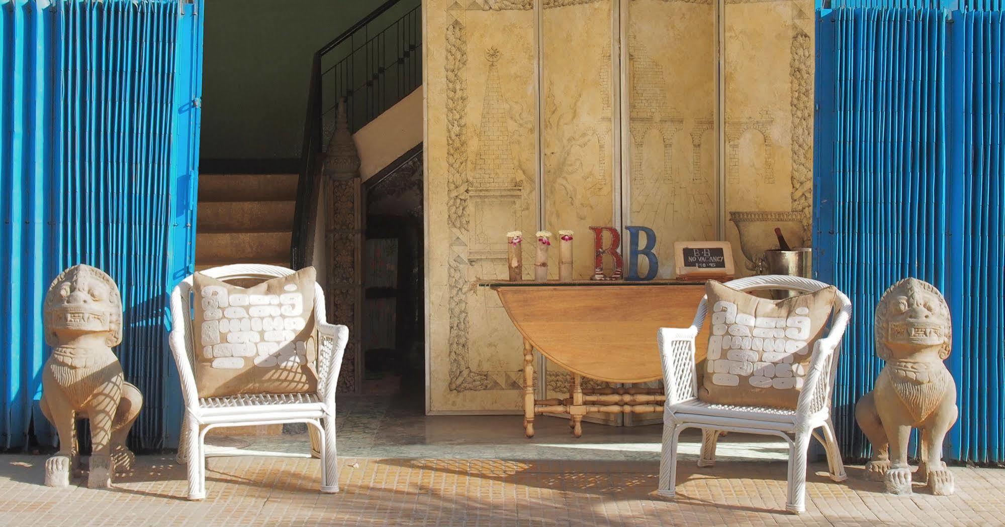 Bric-A-Brac Hotel Battambang Exterior foto