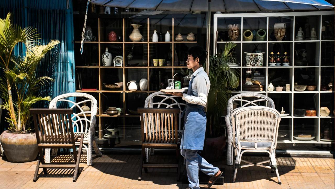 Bric-A-Brac Hotel Battambang Exterior foto