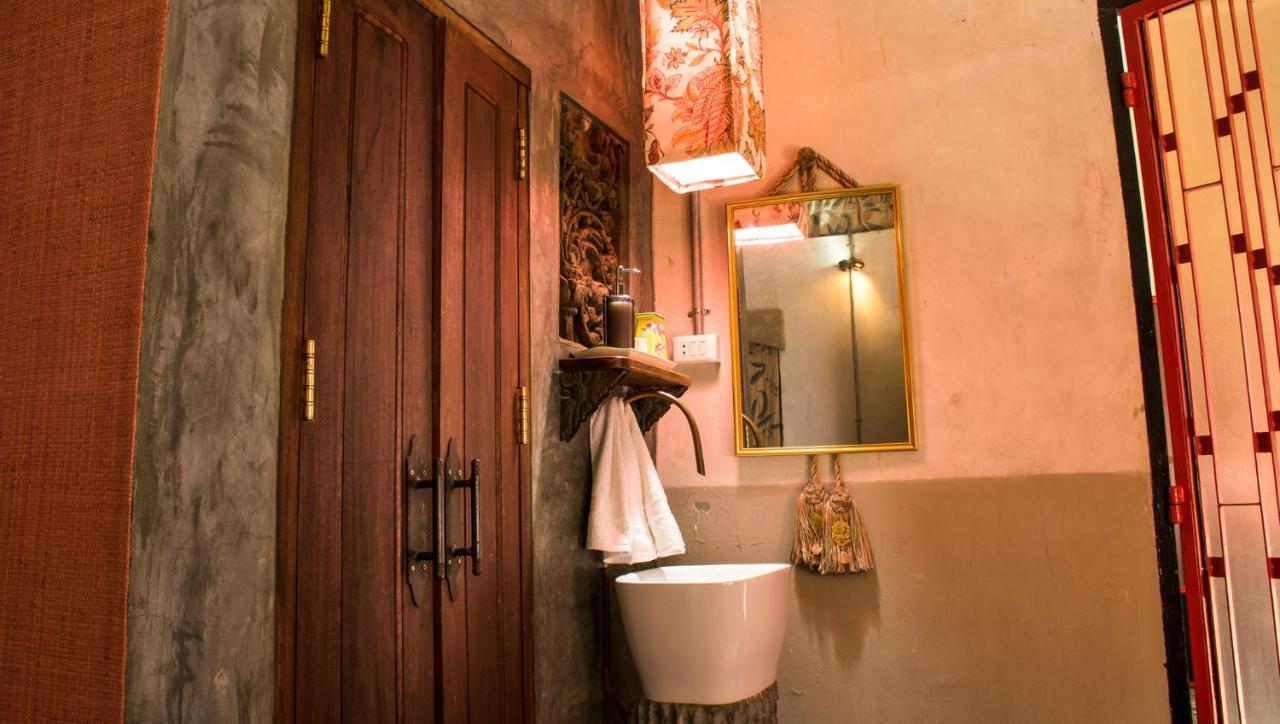 Bric-A-Brac Hotel Battambang Exterior foto